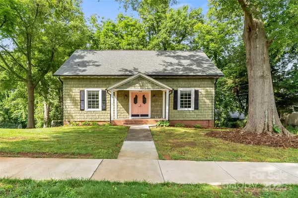 302 White ST, Morganton, NC 28655