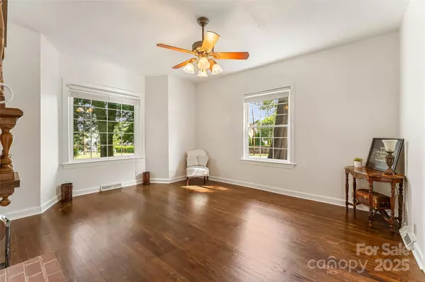 Morganton, NC 28655,302 White ST