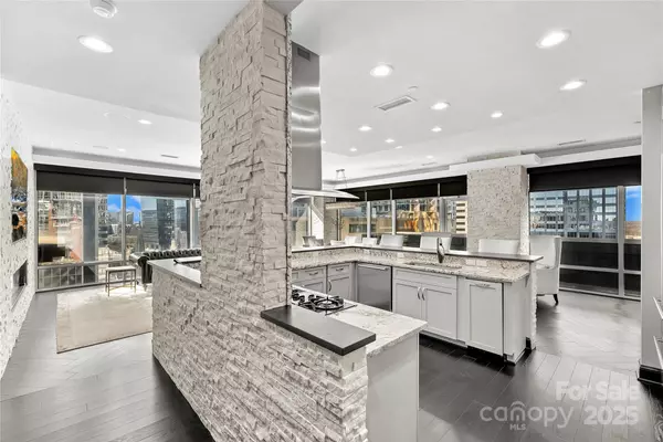 Charlotte, NC 28202,435 S Tryon ST