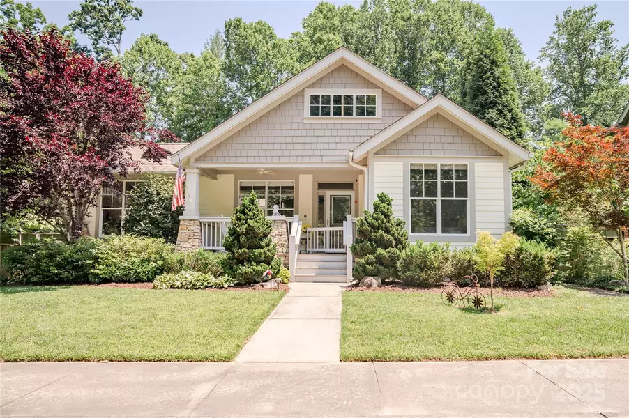 89 Covered Bridge DR, Flat Rock, NC 28731
