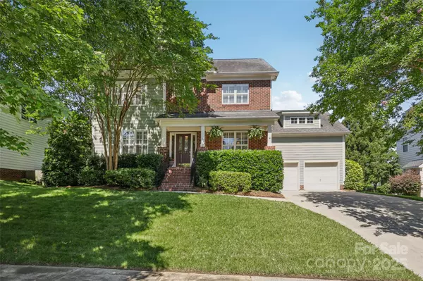 10121 Edgecliff RD, Huntersville, NC 28078