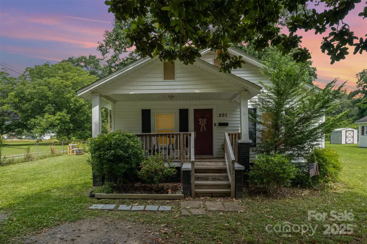 Lowell, NC 28098,201 Oakland DR