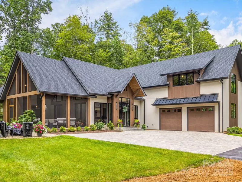 216 Shadybrook TRL, Hendersonville, NC 28739