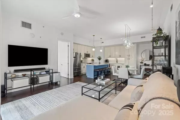Charlotte, NC 28210,4625 Piedmont Row DR #712