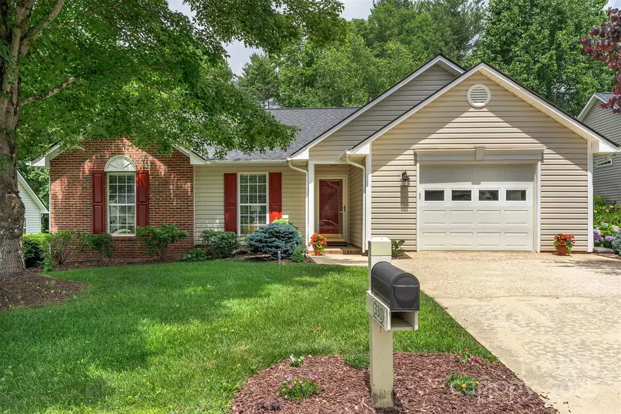 330 Stonehollow RD, Fletcher, NC 28732