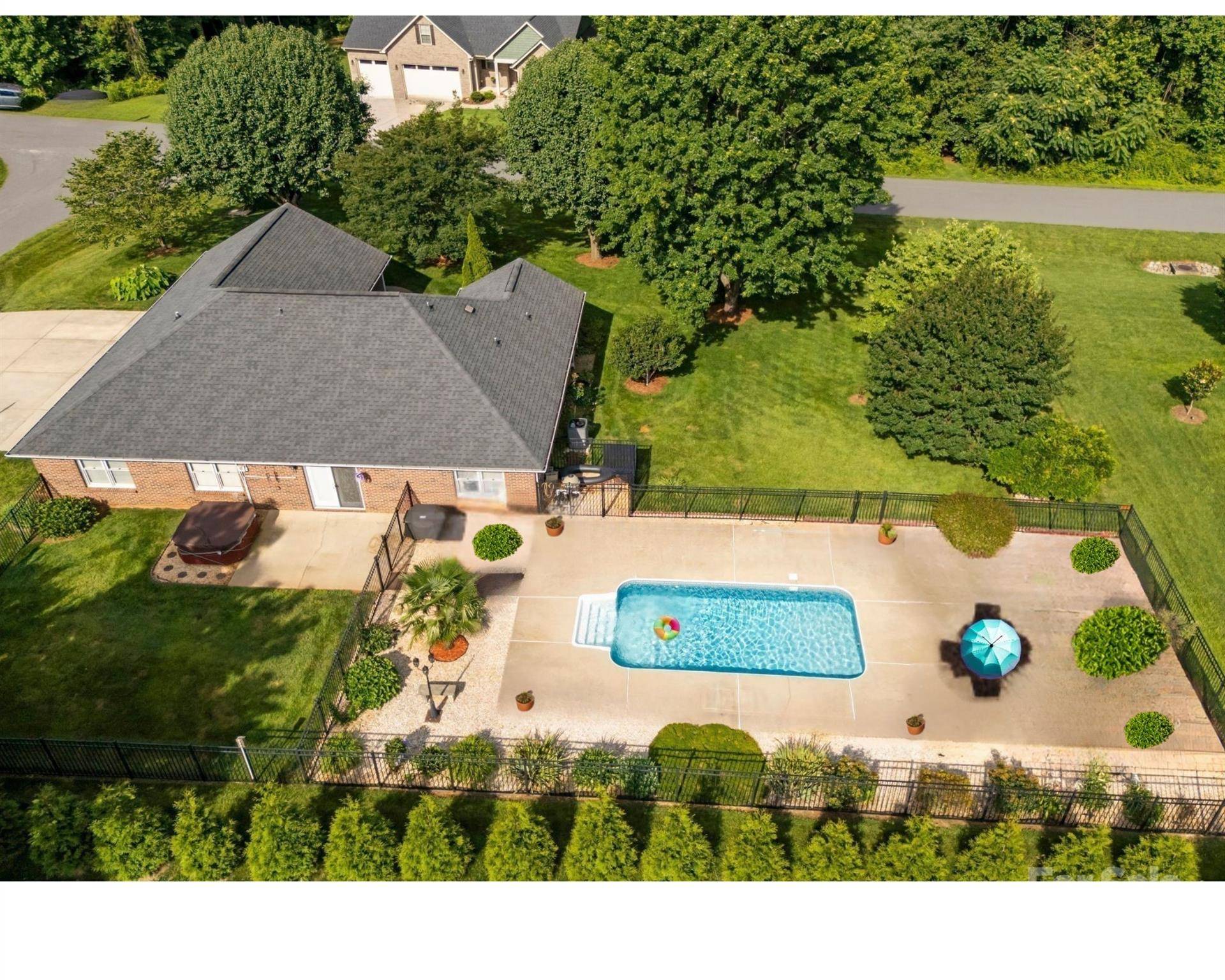 1958 Cameron Heights CIR, Denver, NC 28037