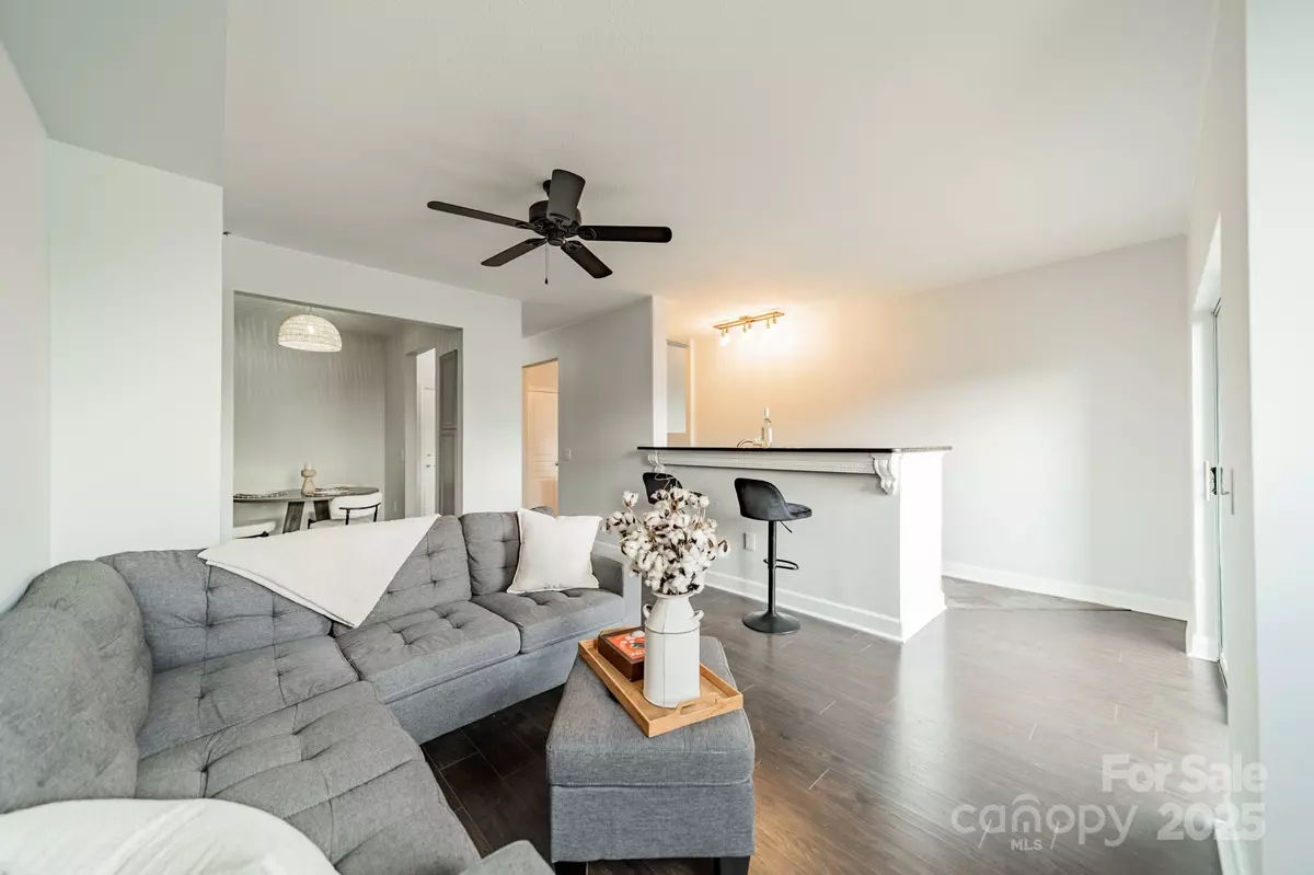 Charlotte, NC 28203,1315 East BLVD #327
