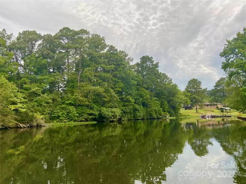 15194 Cove Point LN #1, Norwood, NC 28128