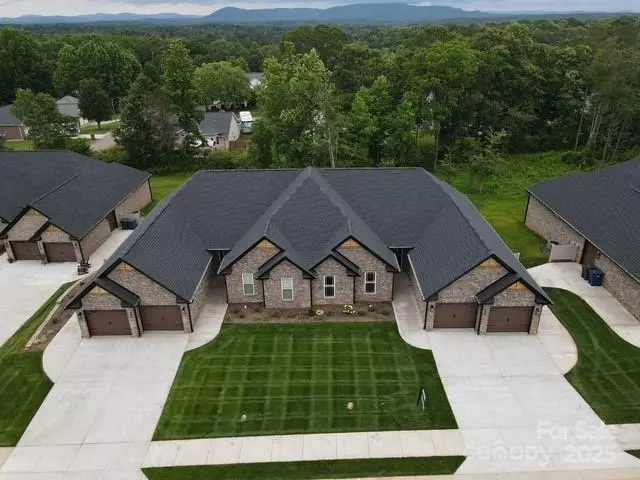 3347 48th AVE NE #16B, Hickory, NC 28601