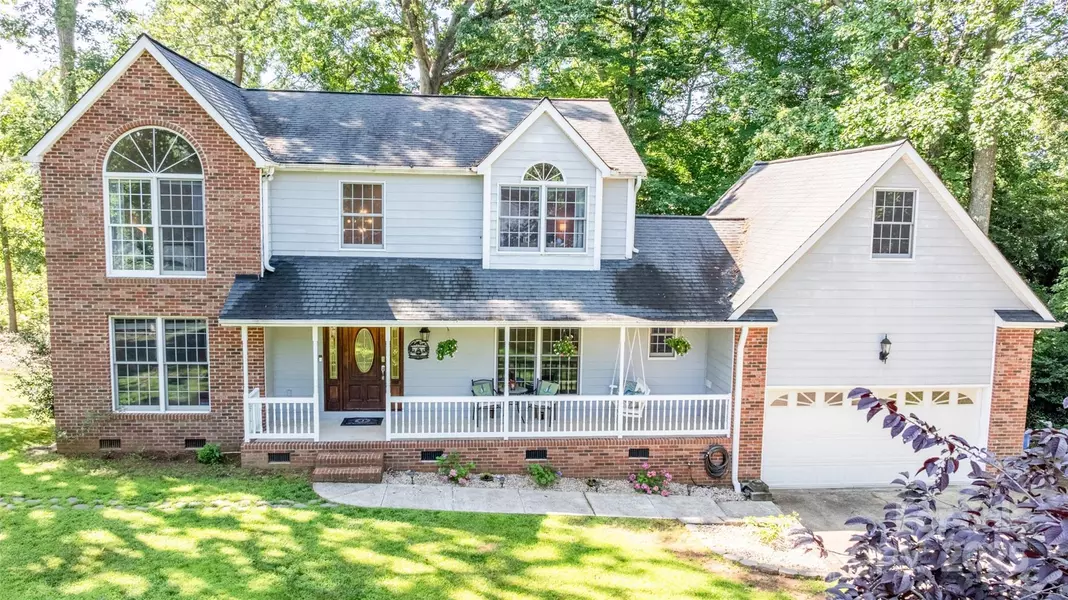 110 Club DR, Mooresville, NC 28115