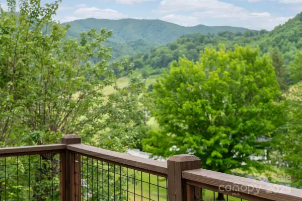 Waynesville, NC 28786,171 Surrey RD