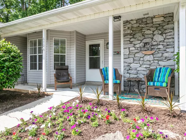 Hendersonville, NC 28791,670 New Village DR