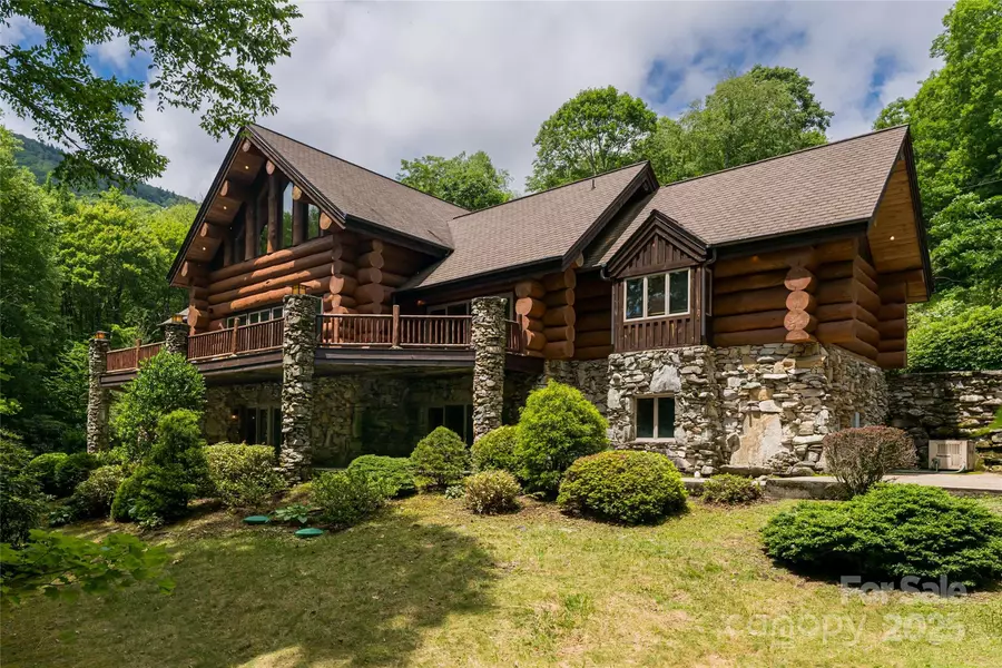 303 Flying Hawk TRL, Waynesville, NC 28786