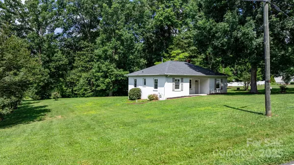 Conover, NC 28613,921 Spencer RD NE