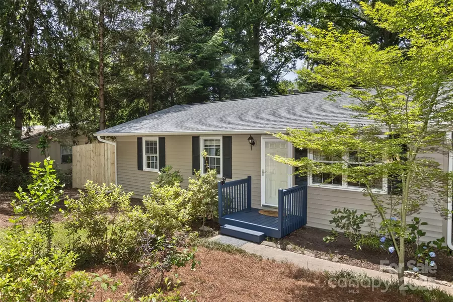 24 Evelake DR, Asheville, NC 28806