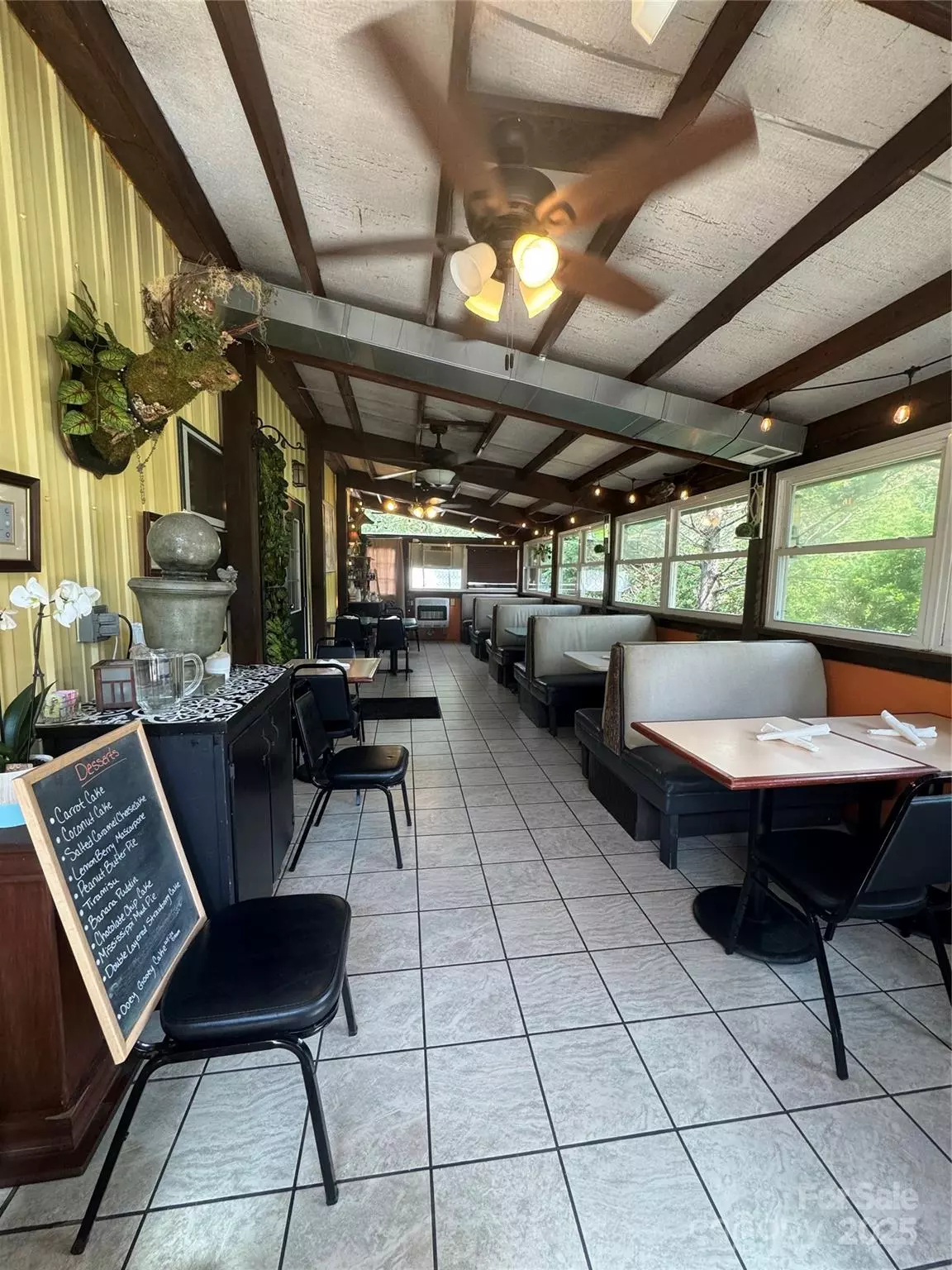 Crossnore, NC 28616,176 Maple ST