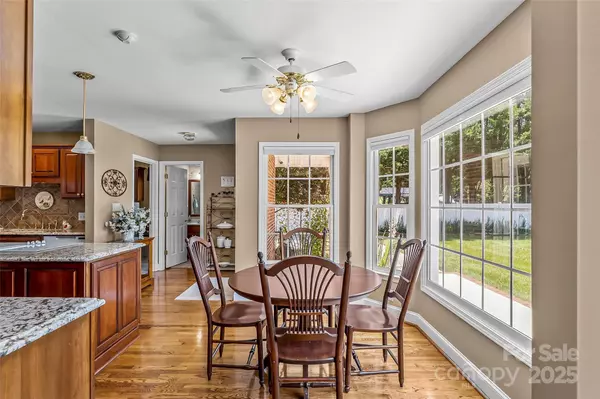 Hickory, NC 28602,1236 James Farm RD