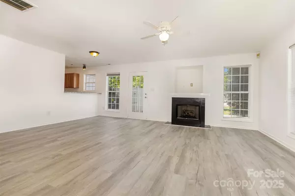 Charlotte, NC 28215,9664 Littleleaf DR