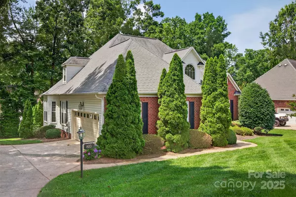 Kannapolis, NC 28081,803 Woodmoore LN