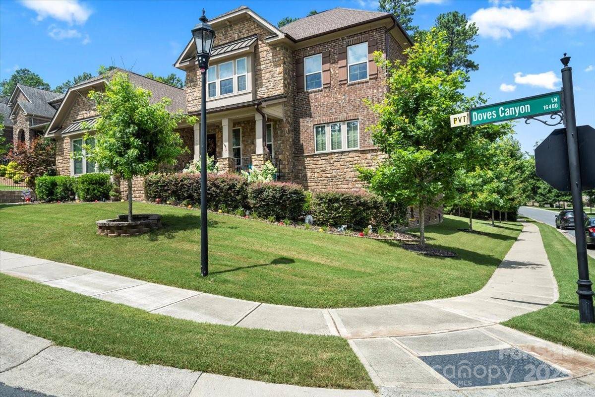 Charlotte, NC 28278,16402 Doves Canyon LN