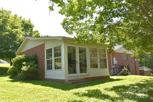 Connelly Springs, NC 28612,141 Azalea DR