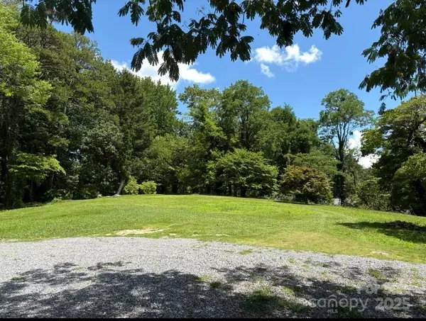 Tryon, NC 28782,225 Wilderness RD