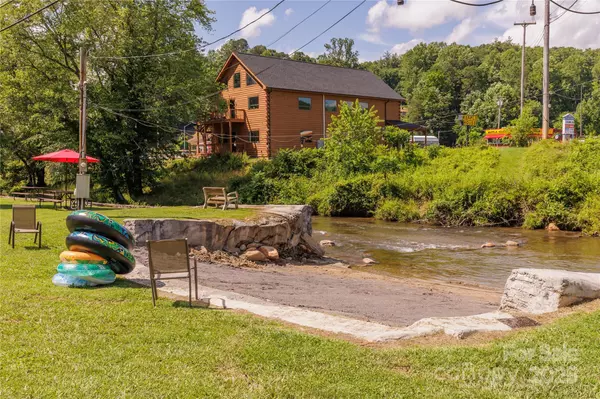 Whittier, NC 28789,125 Tee Pee DR