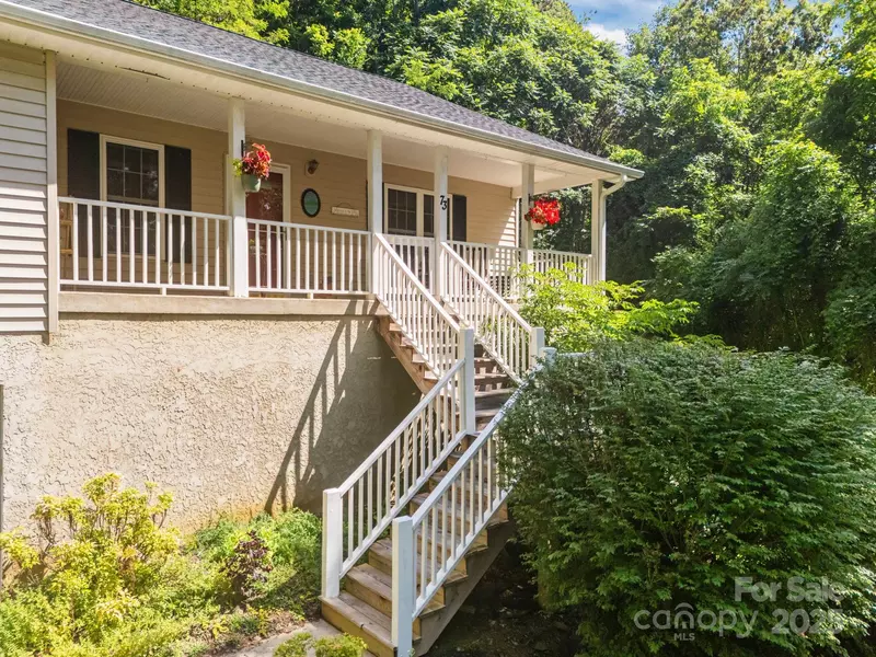 73 Waters RD, Asheville, NC 28805