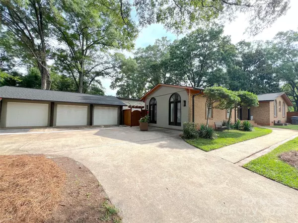 Charlotte, NC 28211,5745 Riviere DR