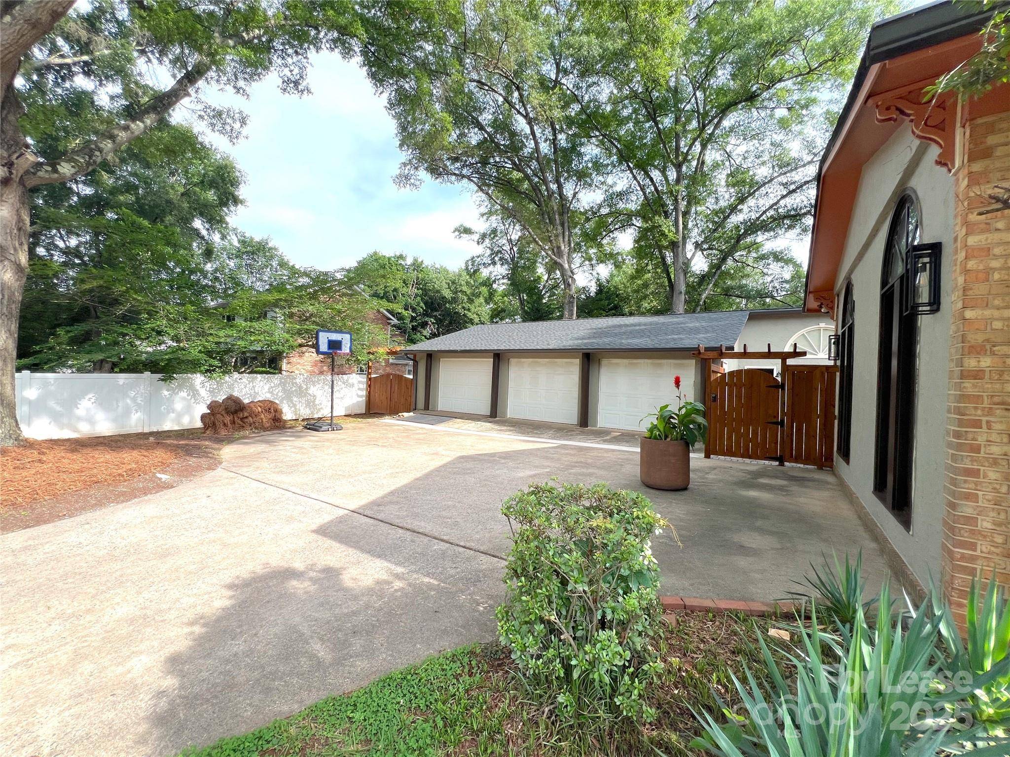 Charlotte, NC 28211,5745 Riviere DR