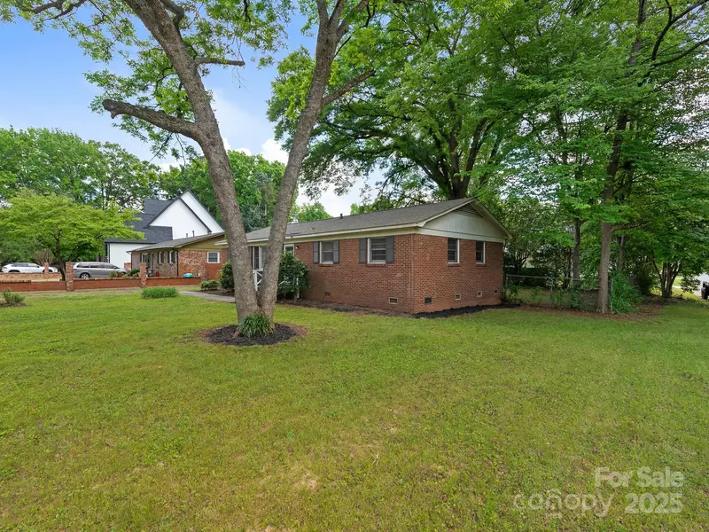 1100 Clawson CT, Charlotte, NC 28209