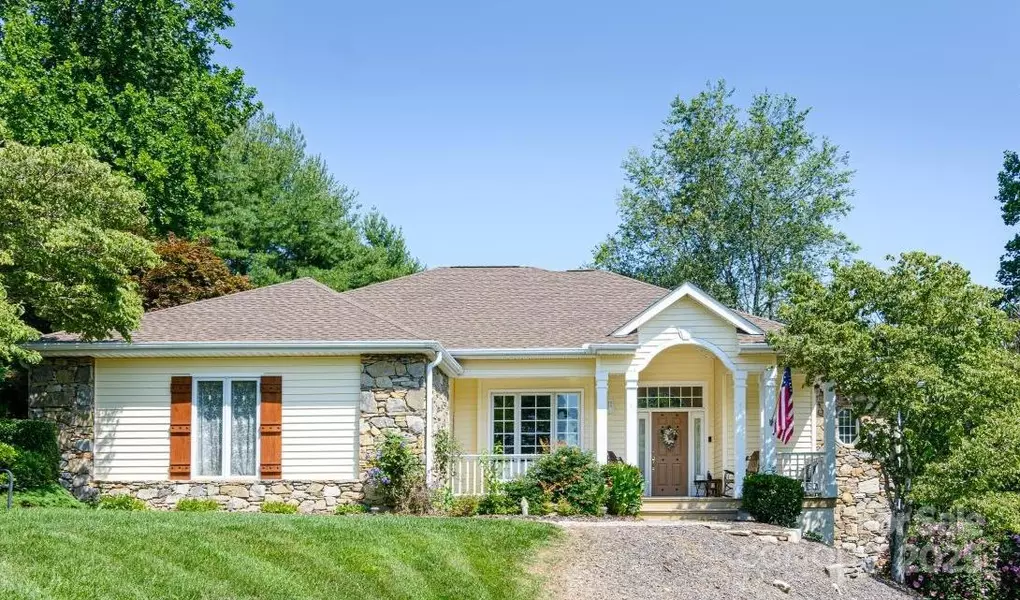 100 Bayberry WAY, Hendersonville, NC 28739