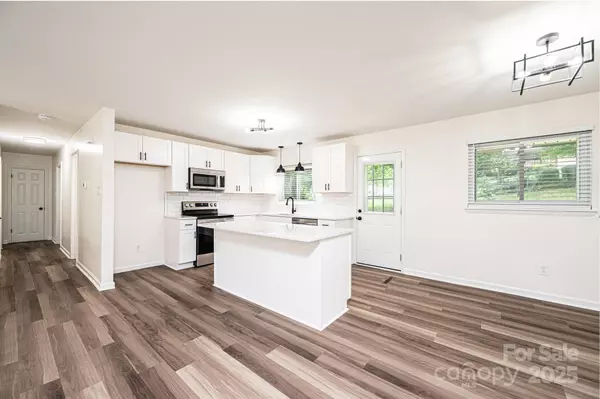 Newton, NC 28658,1309 Poplar CIR