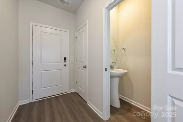 Conover, NC 28613,1402 31st ST NE