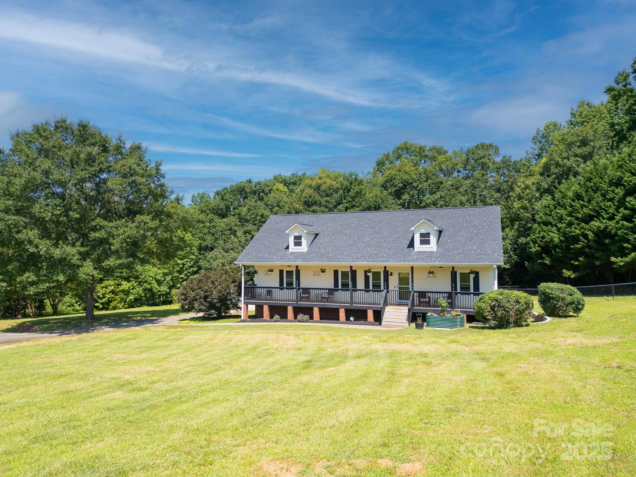 York, SC 29745,814 Carved Oak CT