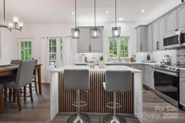 Charlotte, NC 28277,9954 Mitchell Glen DR