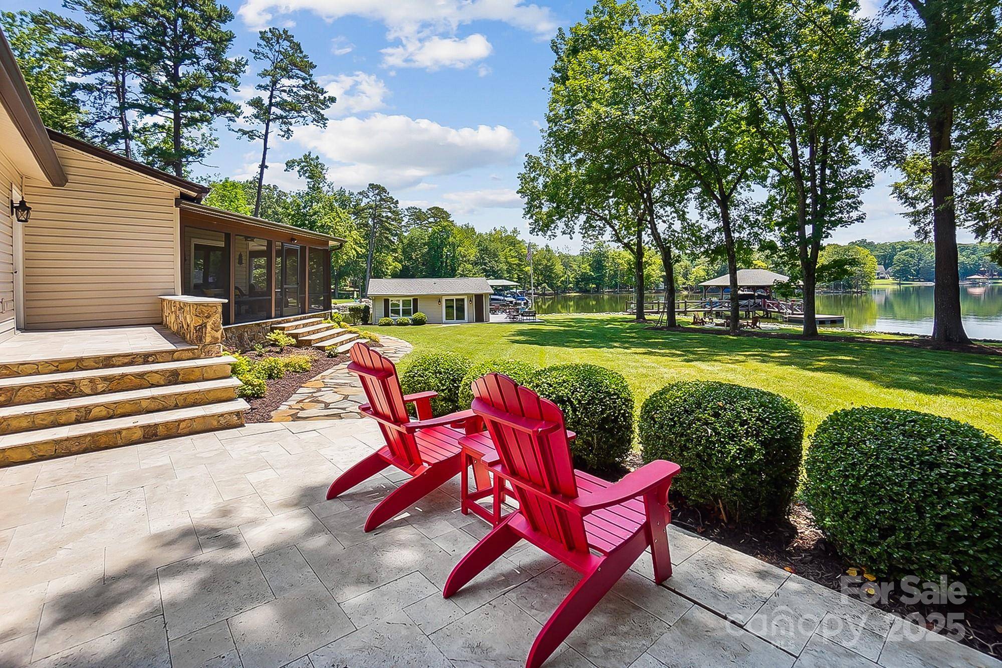 Lake Wylie, SC 29710,4485 River Oaks RD