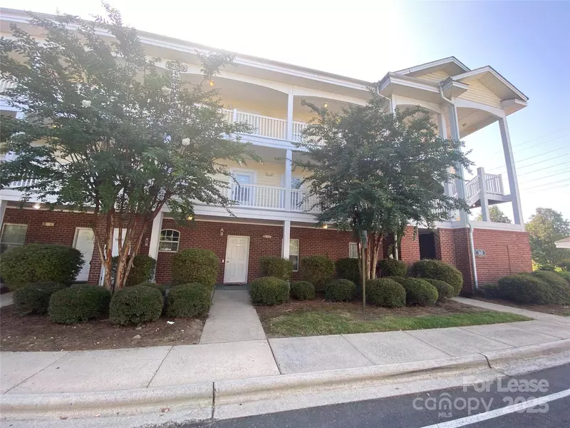 8642 Coralbell LN, Charlotte, NC 28213