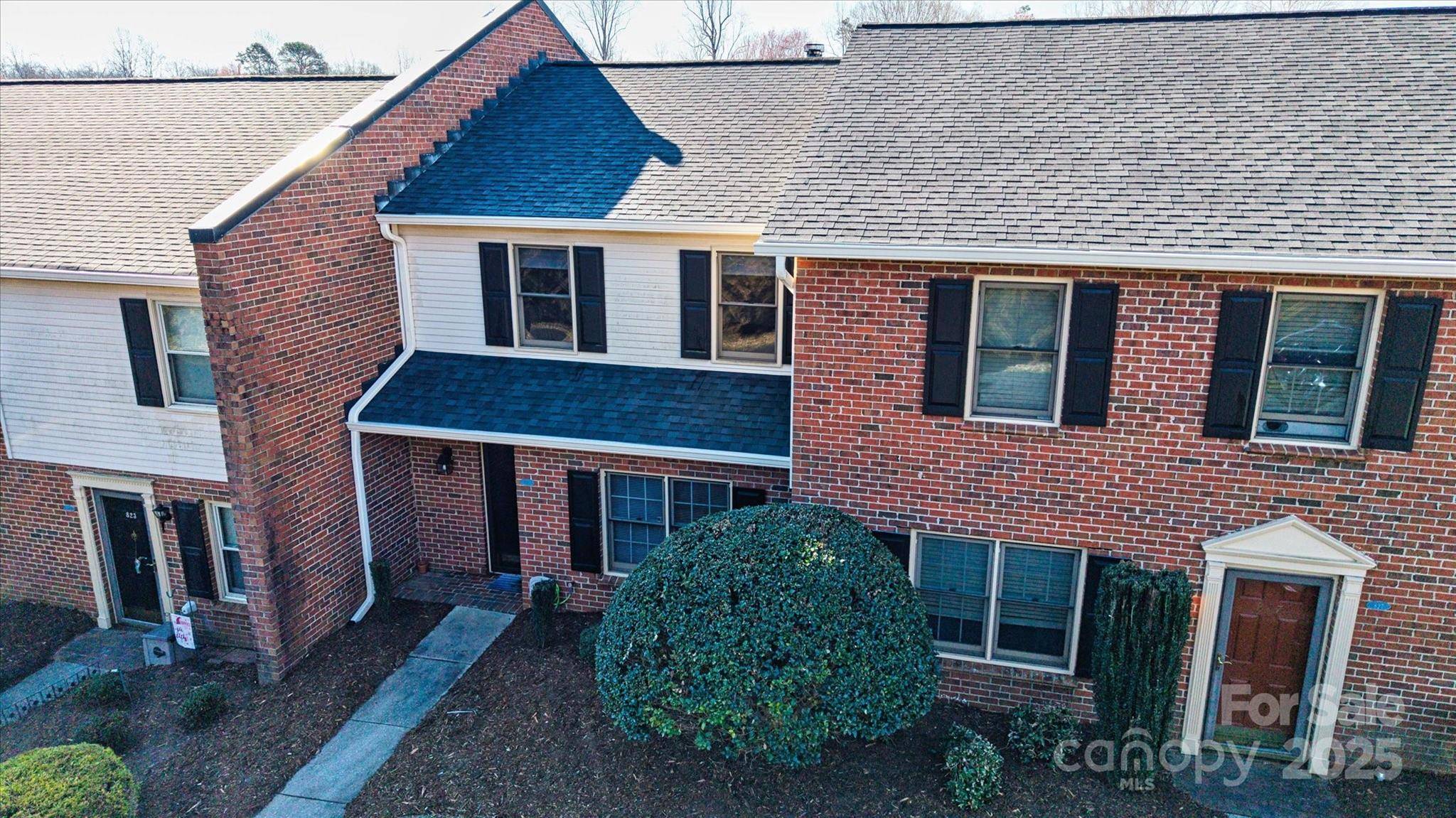 825 21st AVE NE, Hickory, NC 28601