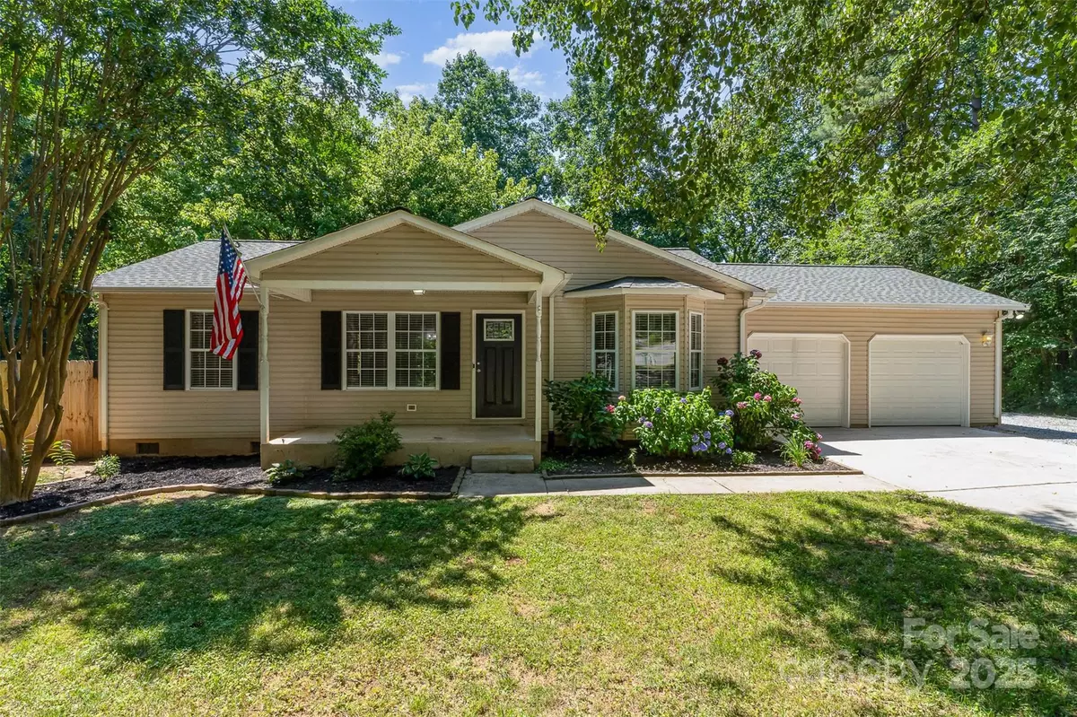 Mooresville, NC 28117,124 Julius LN