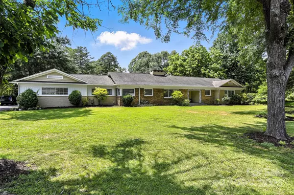 3127 N Center ST, Hickory, NC 28601