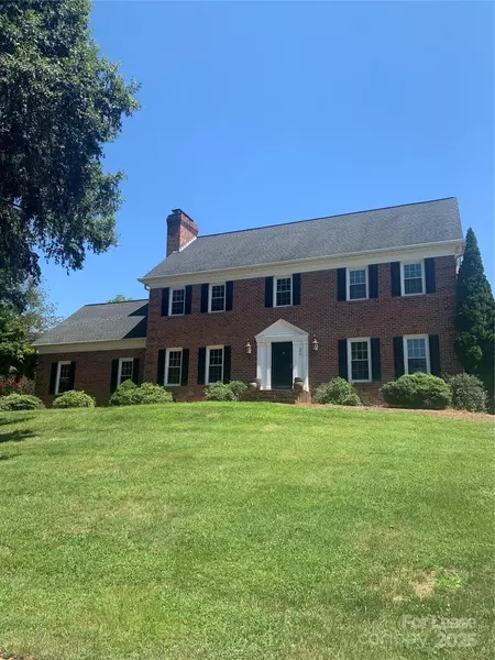 377 44th Avenue DR NW, Hickory, NC 28601