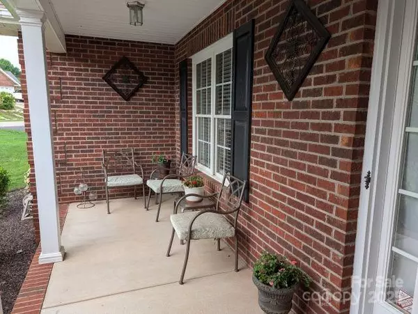Conover, NC 28613,1764 Pipers Ridge CIR NW