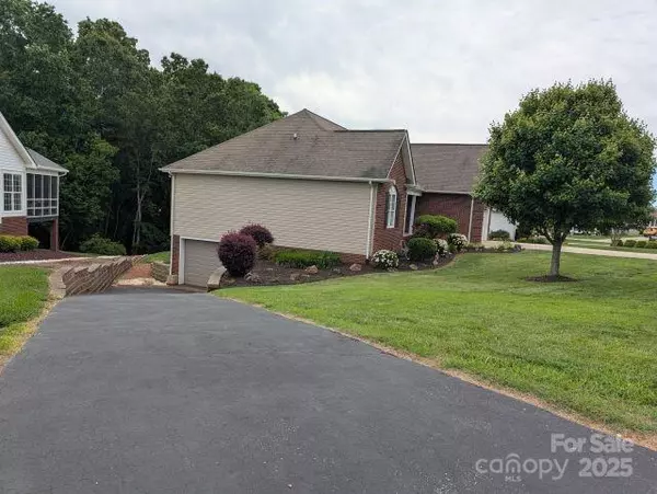 Conover, NC 28613,1764 Pipers Ridge CIR NW