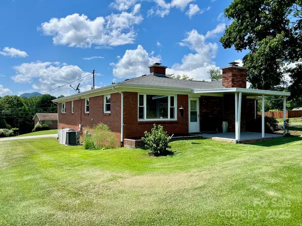 Candler, NC 28715,795 Monte Vista RD