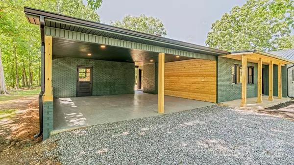 Statesville, NC 28625,155 Mcallister RD