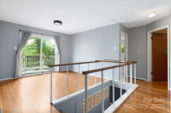 Asheville, NC 28804,55 Lookout DR