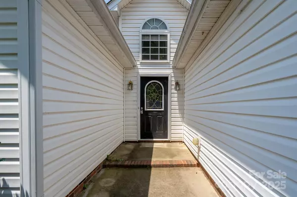 Charlotte, NC 28215,6857 Parkers Crossing DR