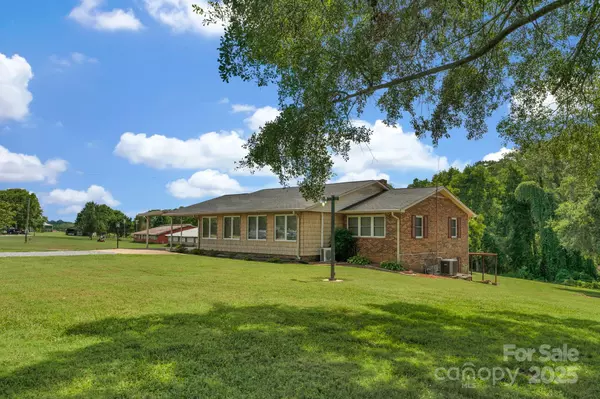 Shelby, NC 28152,2036 Biggers Lake RD