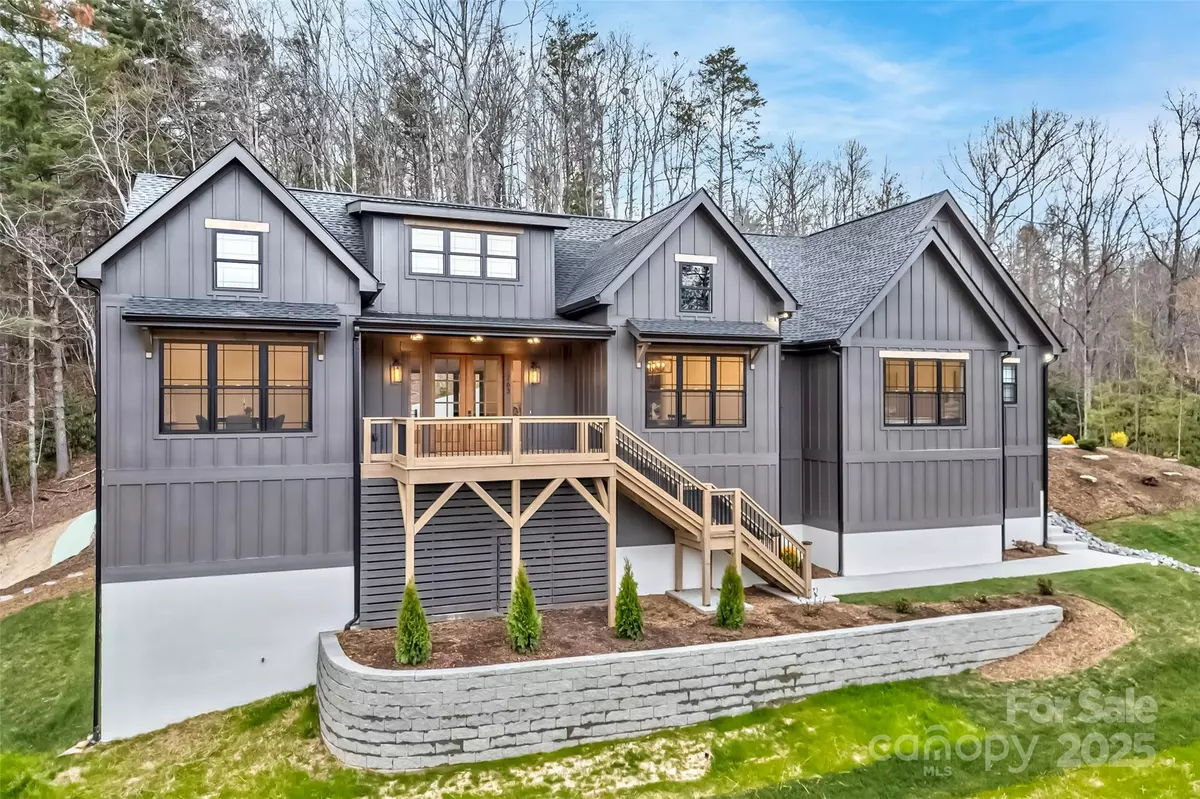 Hendersonville, NC 28792,263 Falling Leaves LN